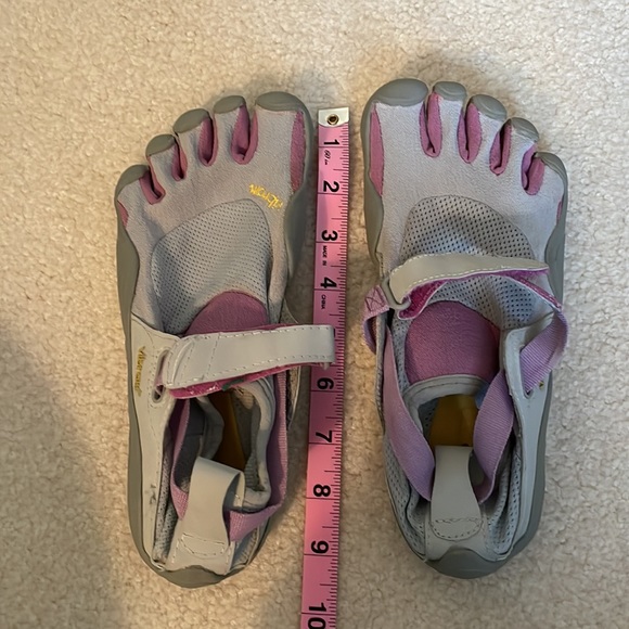 Vibram five finger shoes - Picture 13 of 16